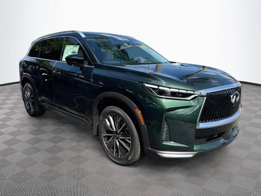 New 2027 DEEP EMERALD INFINITI Luxe FWD image 3