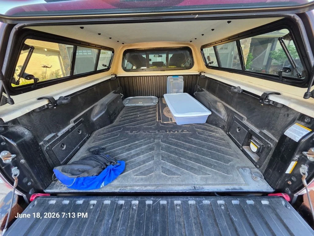 Used 2015 Red Toyota Base image 19