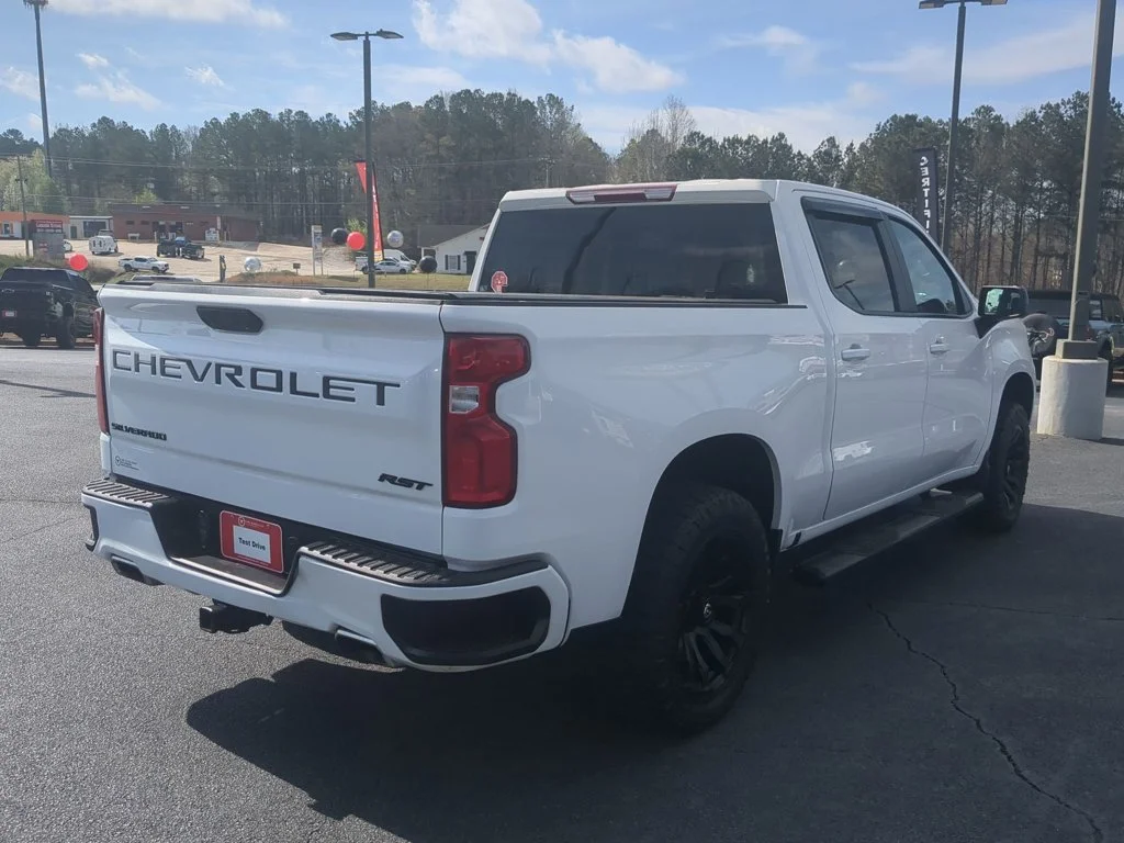 Used 2022 Summit White Chevrolet RST image 5