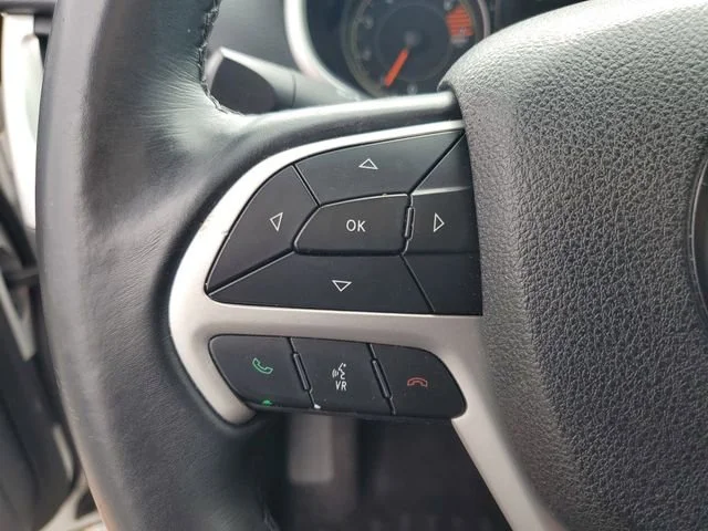 Used 2018 White Jeep Latitude Plus image 11