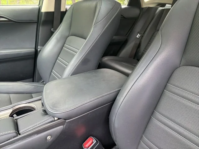 Used 2018 Silver Lexus 300h image 21