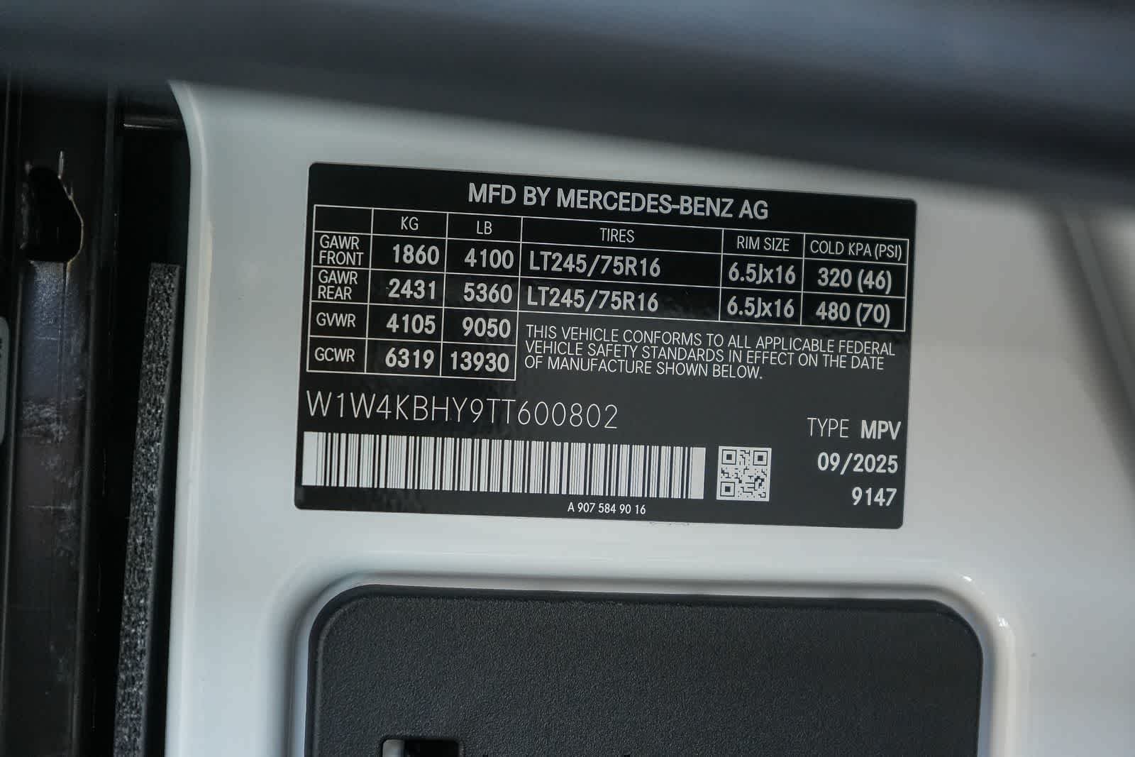 New 2026 Arctic+White Mercedes-Benz Crew 144WB High Roof RWD 2.0L I4 Diesel Turbo SO image 35