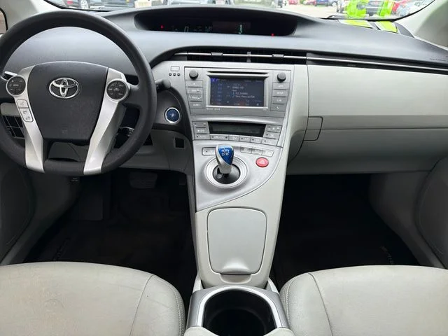 Used 2013 Silver Toyota Three image 9