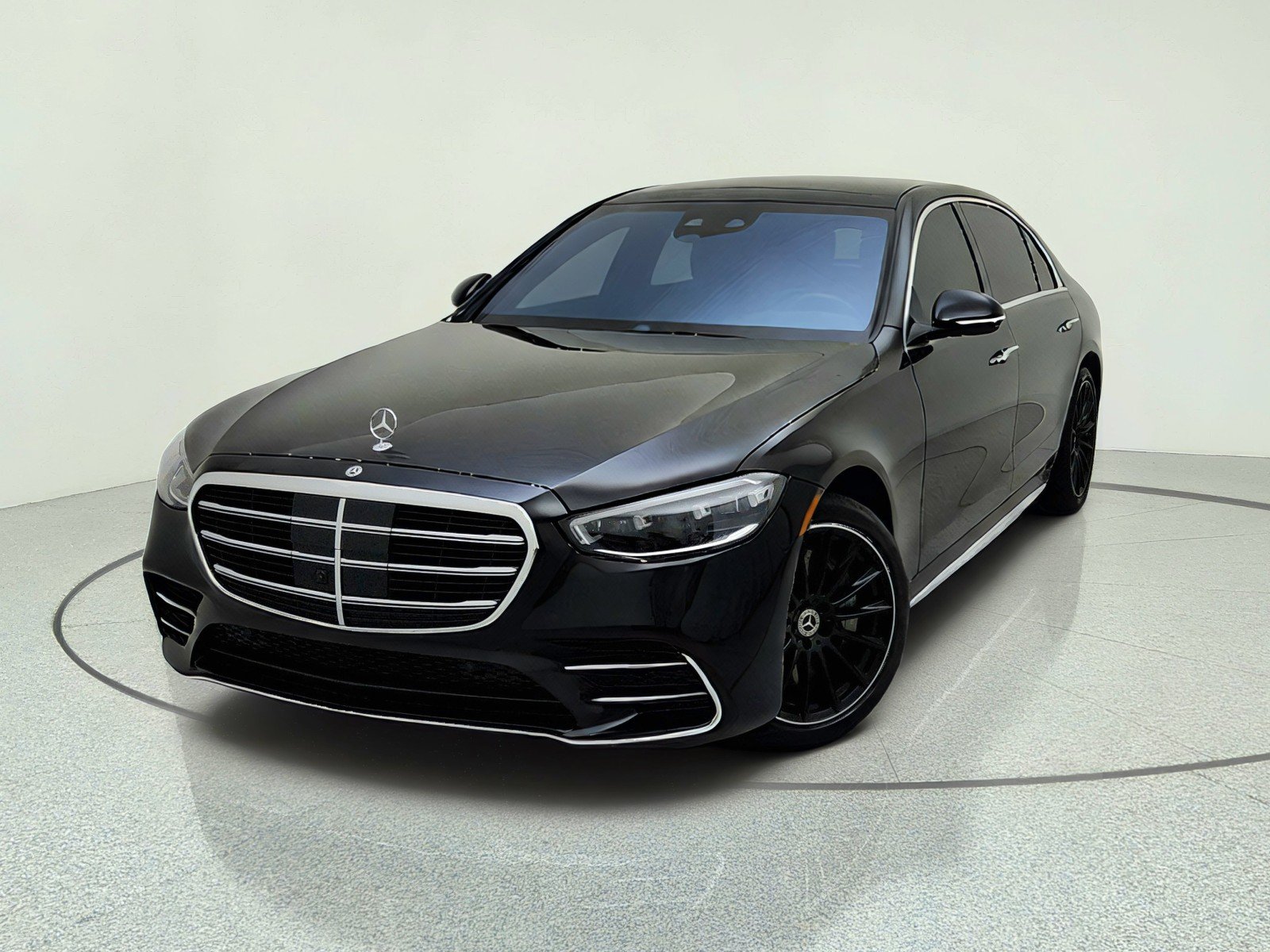 Used 2026 Obsidian Black Metallic Mercedes-Benz S 580 image 2