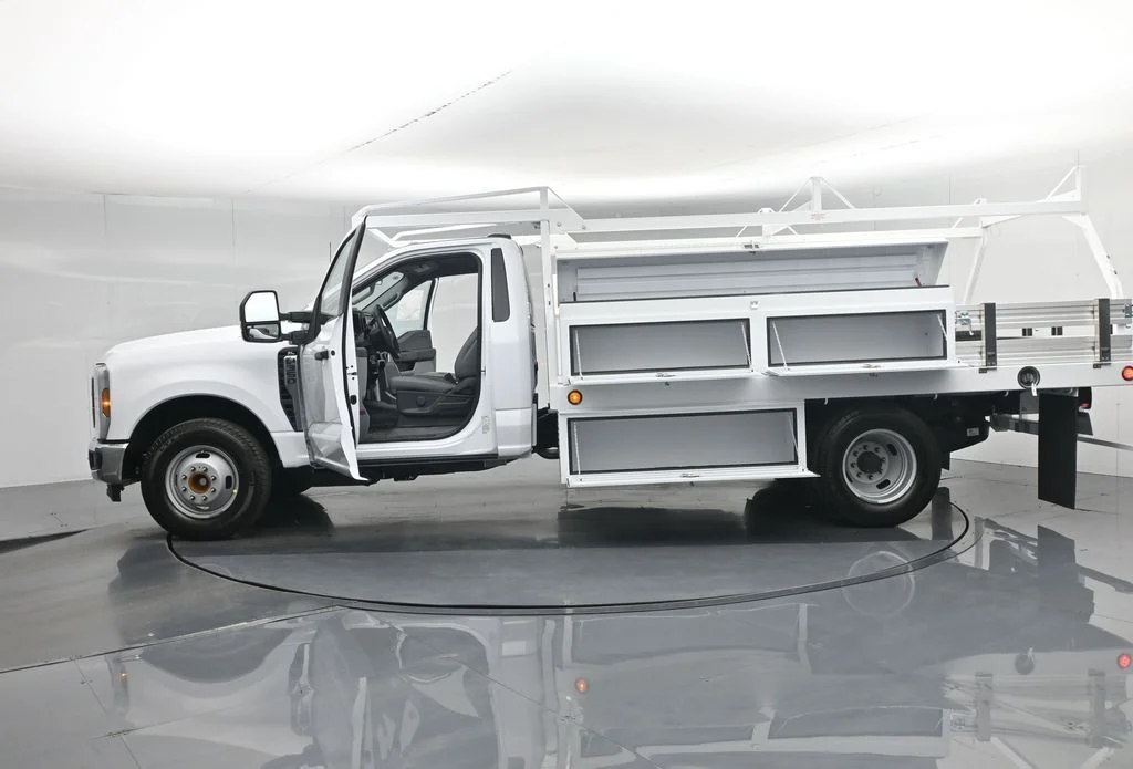 New 2026 Oxford White Ford XL image 3
