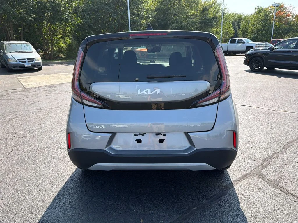 Used 2025  Kia LX image 4