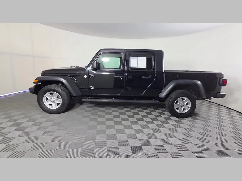 Used 2020 Black Clearcoat Jeep Sport S image 46