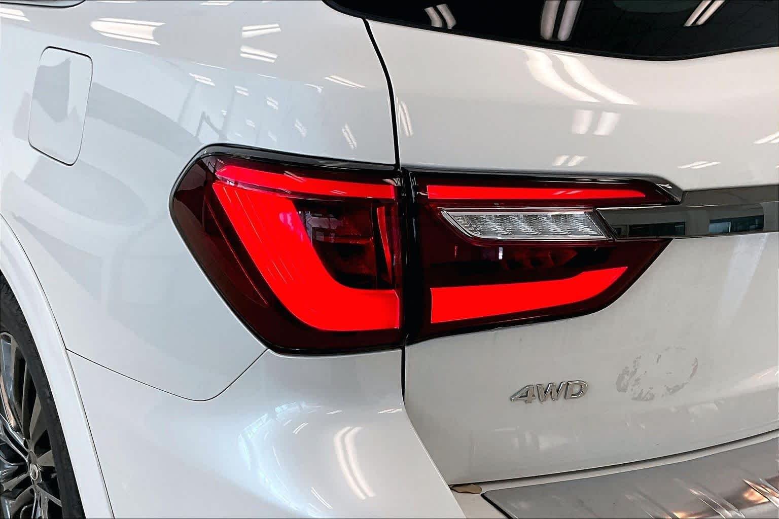 Used 2020 Moonstone White INFINITI LUXE image 27