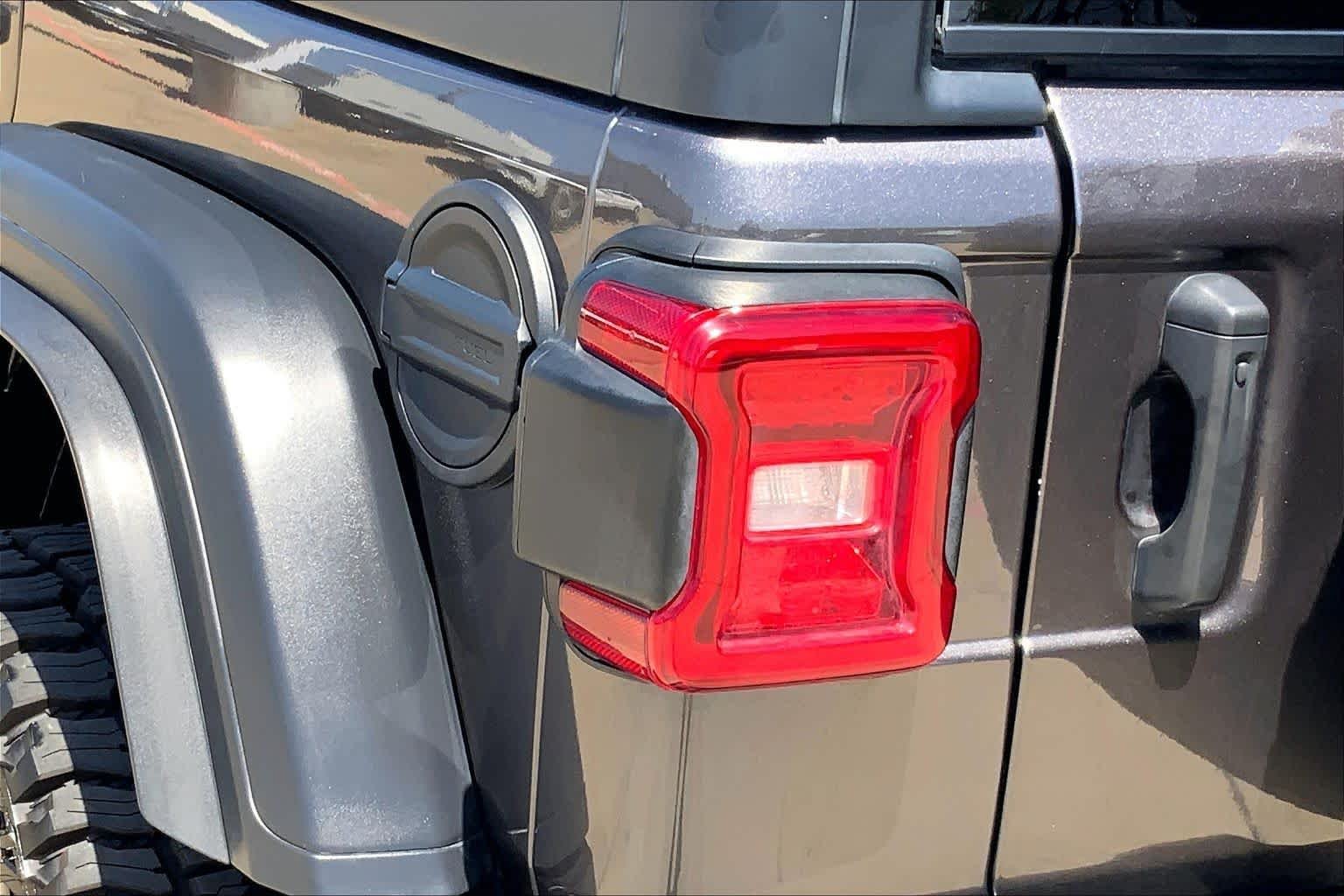 Used 2024 Granite Crystal Metallic Clearcoat Jeep Rubicon image 27