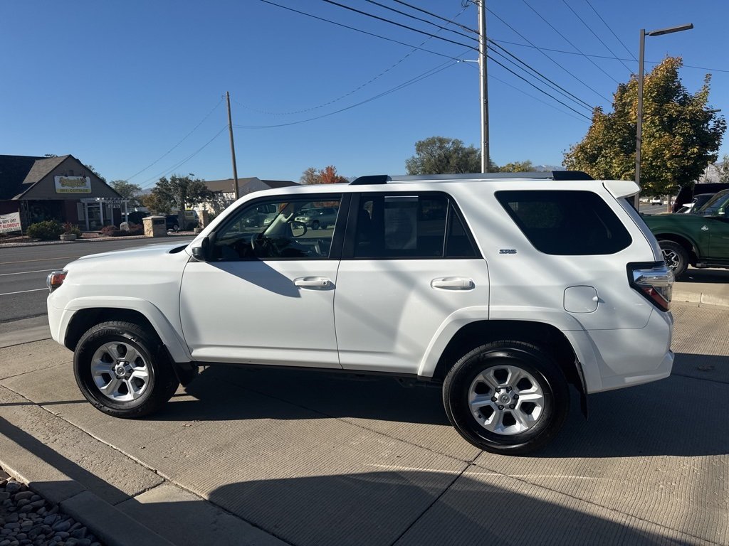 2024 Toyota 4Runner SR5 photo 4