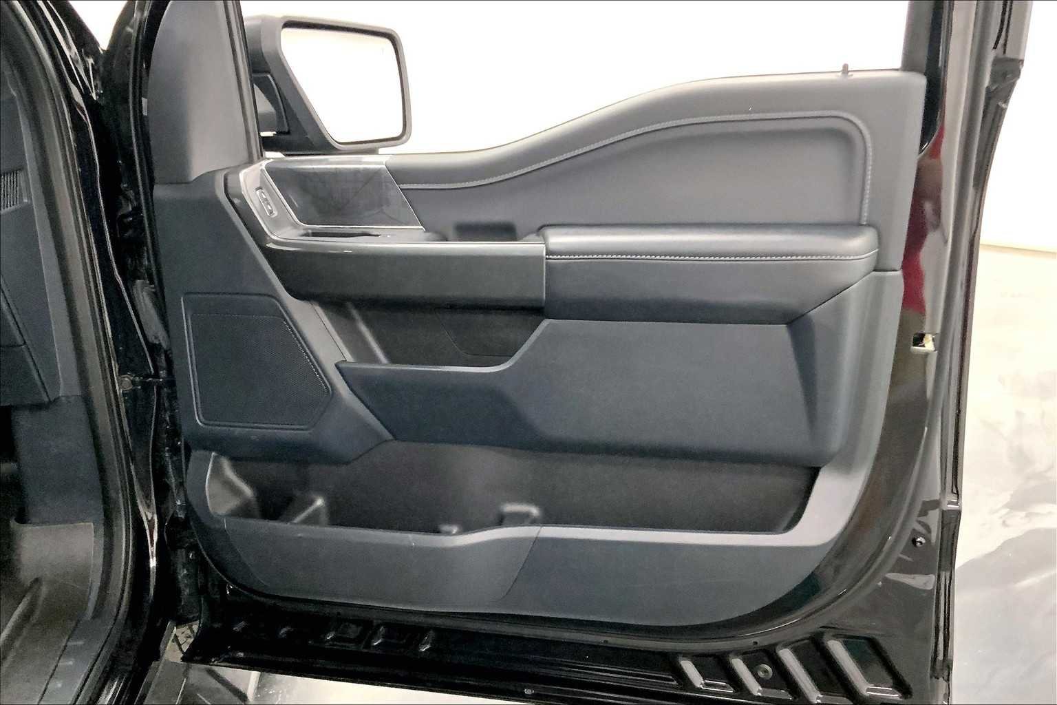 Used 2022 Agate Black Metallic Ford XLT image 20