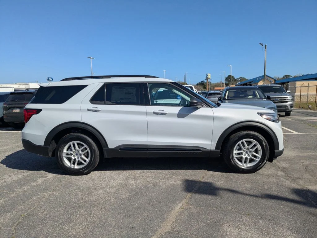 New 2026 Space White Metallic Ford Active image 3