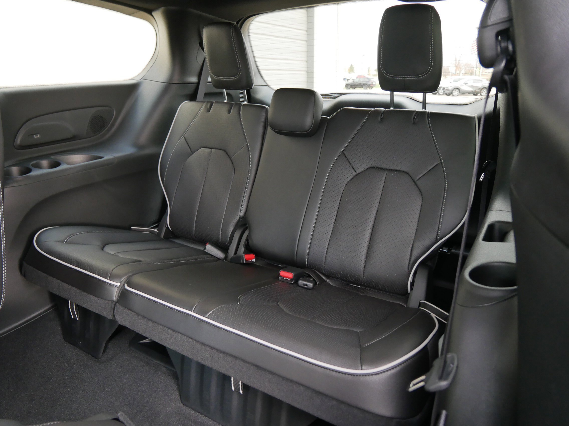 2026 Chrysler Pacifica Limited - Photo 9