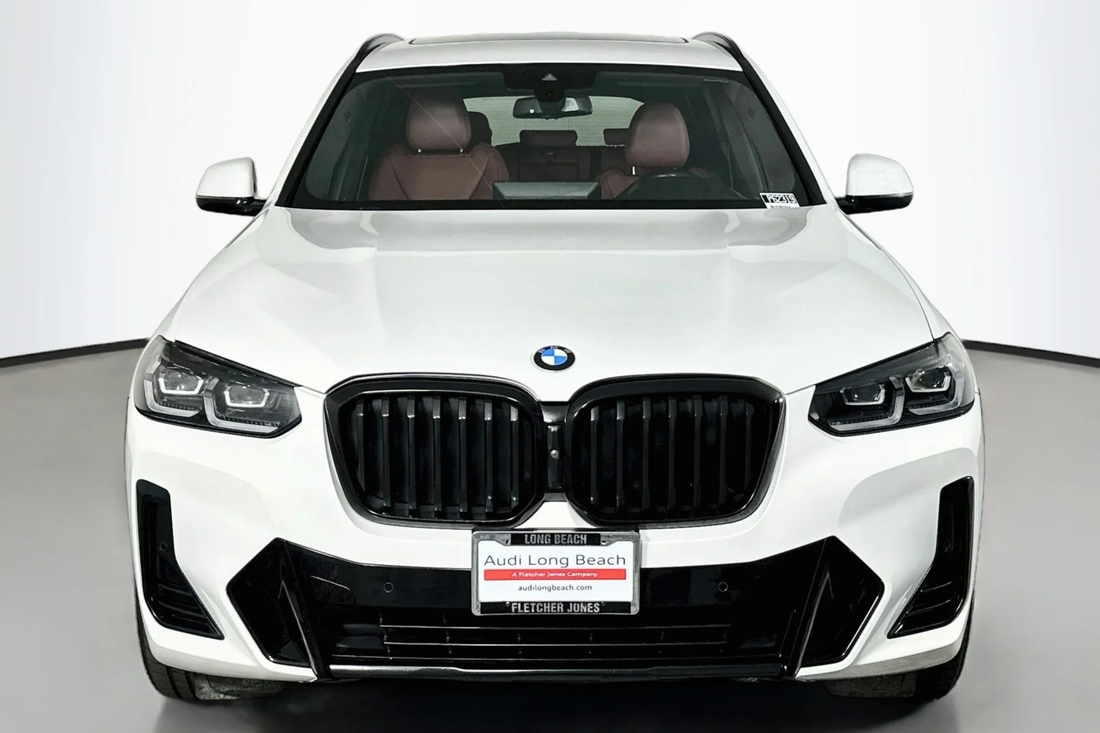 Used 2023 Alpine White BMW sDrive30i image 2