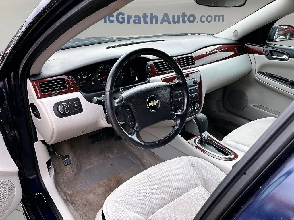 Used 2009 Blue Chevrolet LS image 17