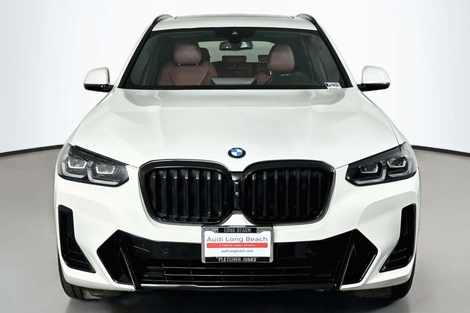 Used 2023 Alpine White BMW sDrive30i image 2