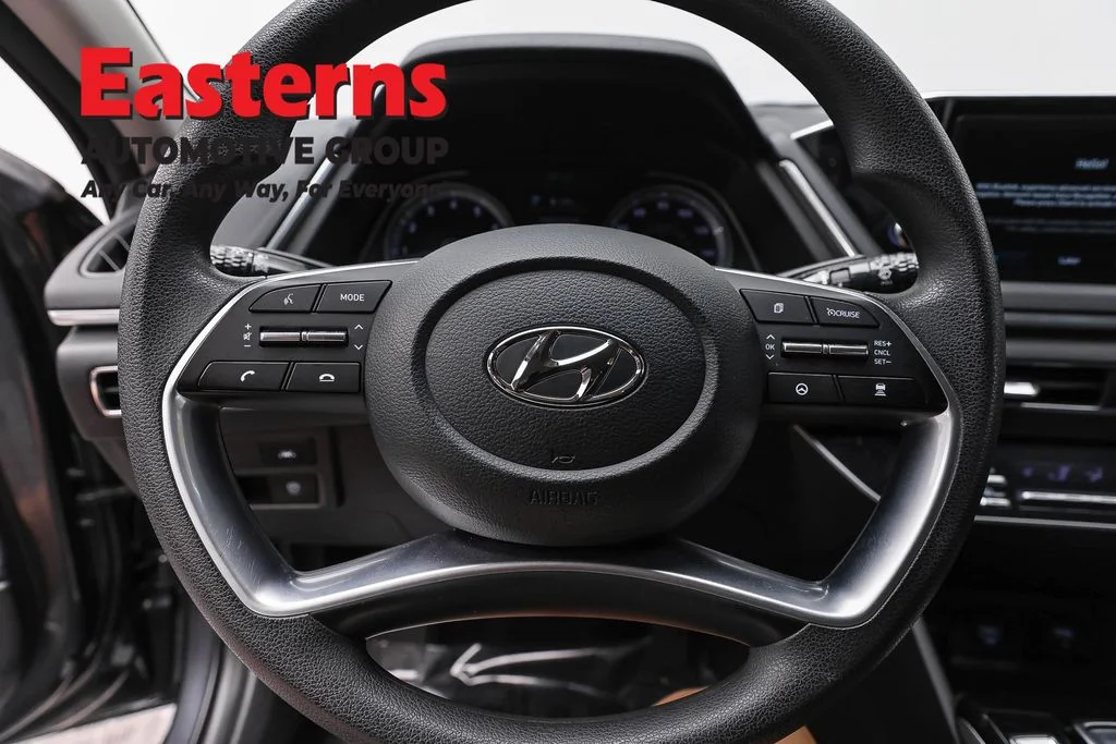 Used 2023 Gray Hyundai SEL image 10