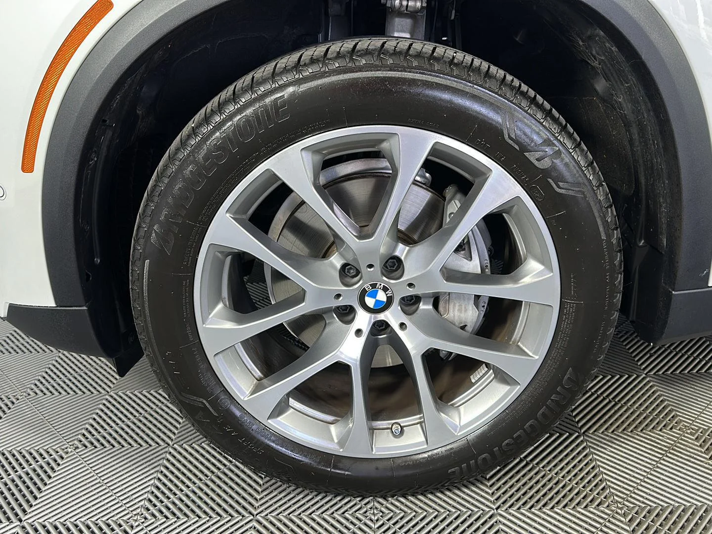 Used 2026 Mineral White Metallic BMW xDrive40i image 7