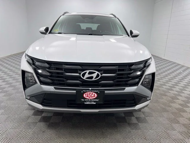 Used 2025 White Hyundai SEL image 3