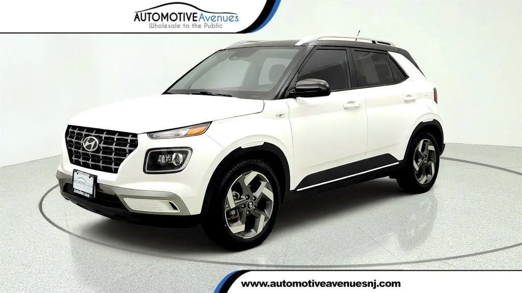 Used 2023 Lunar White Hyundai Limited IVT image 1