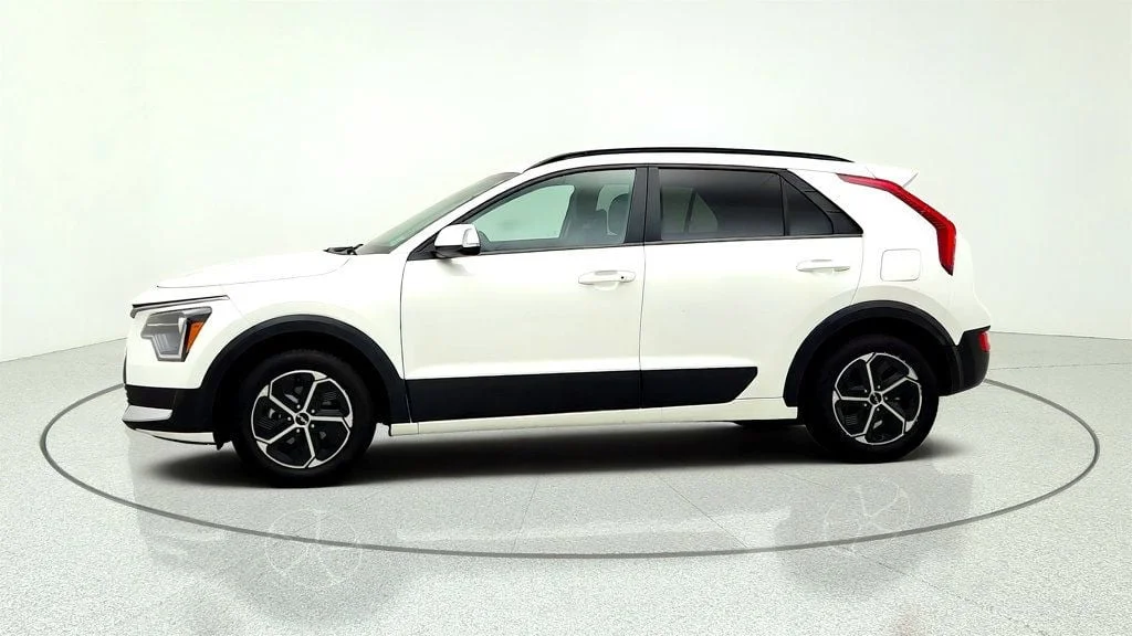Used 2024 Snow White Pearl Kia EX FWD image 8