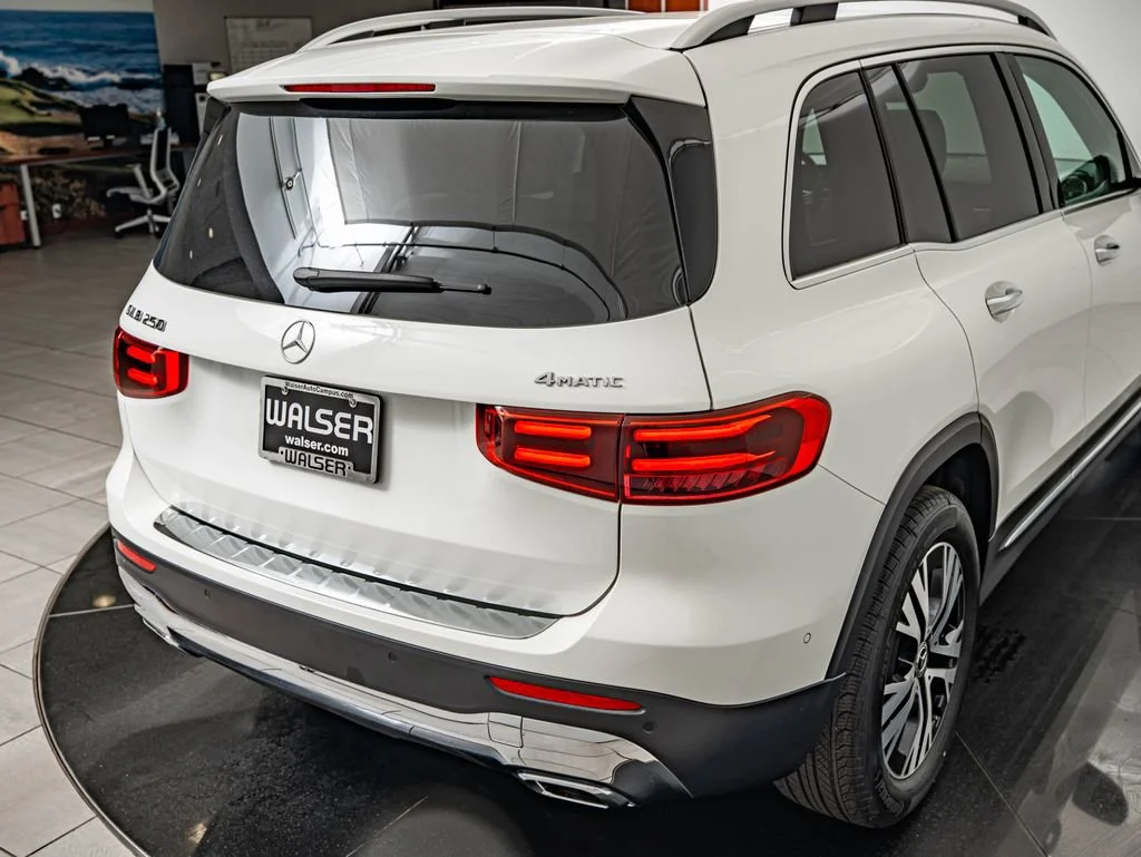 Used 2026 Polar White Mercedes-Benz GLB 250 image 16
