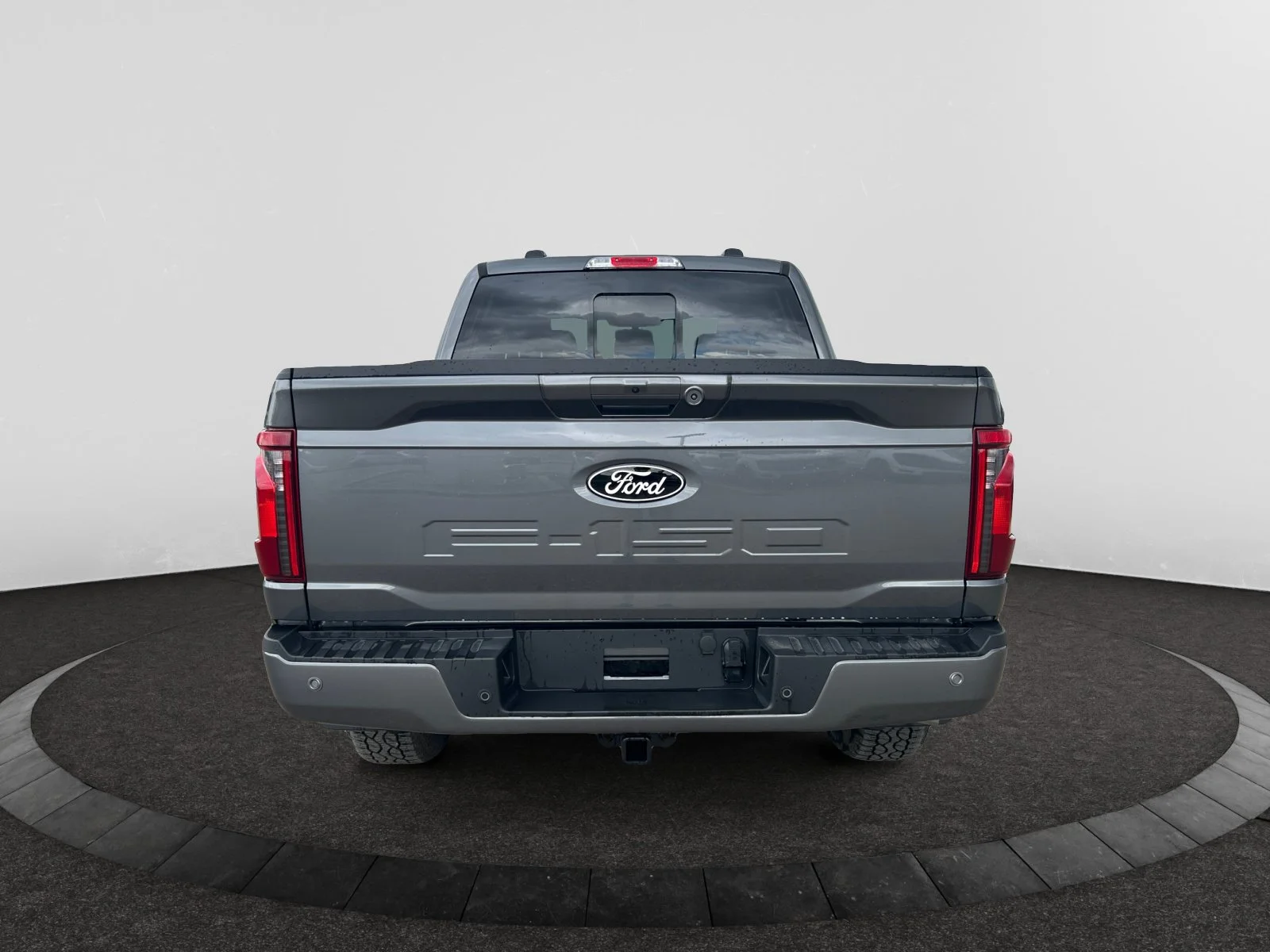 New 2026 Carbonized Grey Metallic Ford XLT image 4