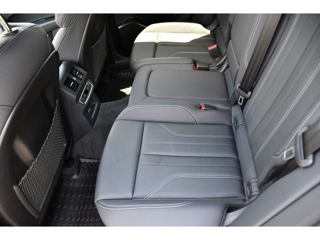 Used 2025 Whi Audi S line Premium image 16