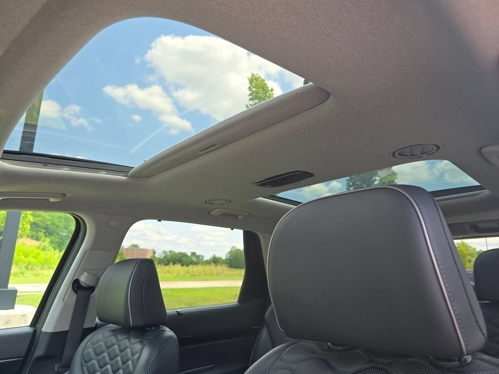 Used 2022 Abyss Black Pearl Hyundai Limited image 8