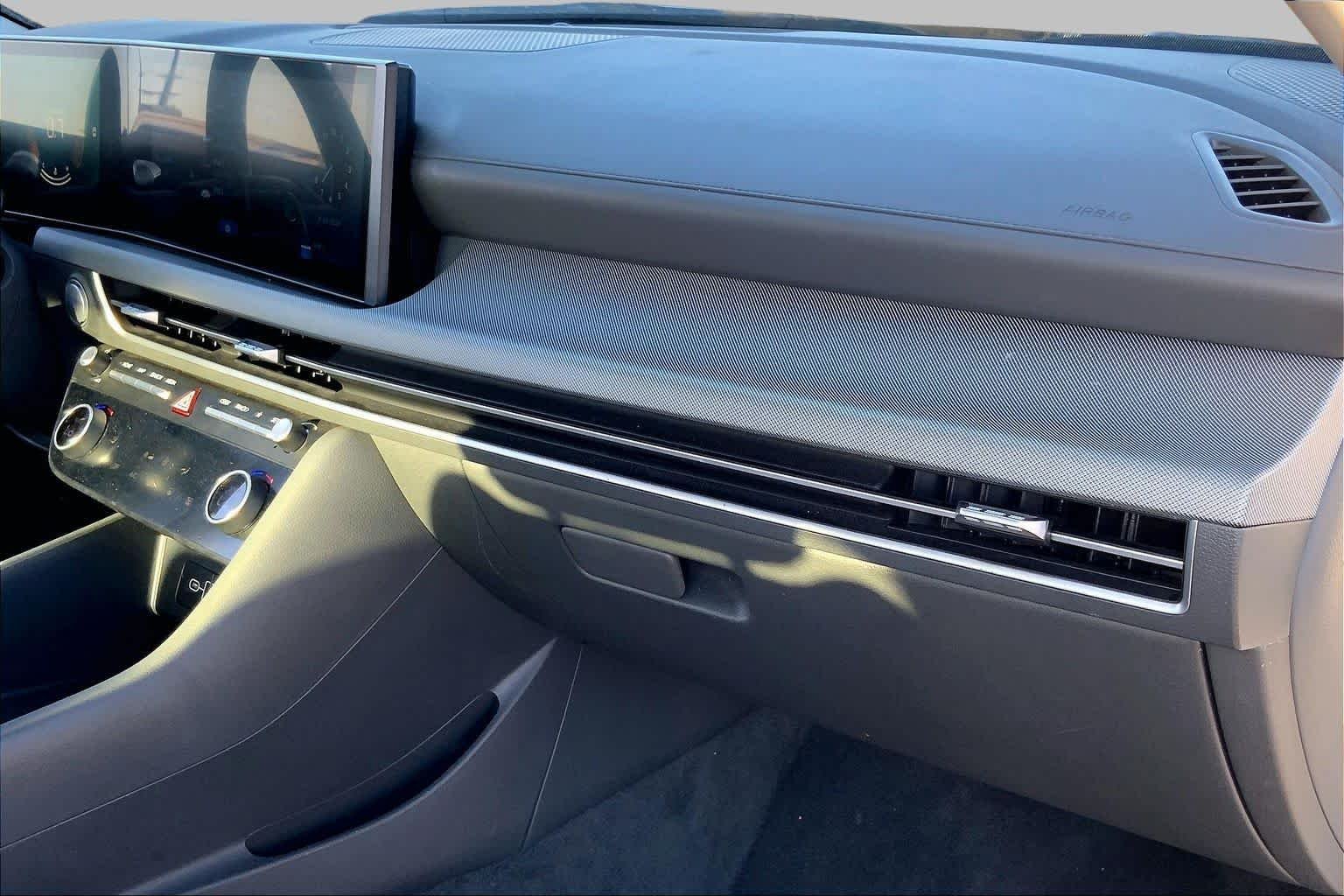 Used 2025 Serenity White Hyundai SEL image 18