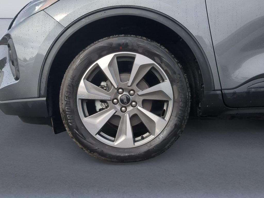 Used 2025 Gray Ford Platinum image 11