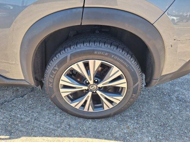 Used 2021 Gun Metallic Nissan SV image 27