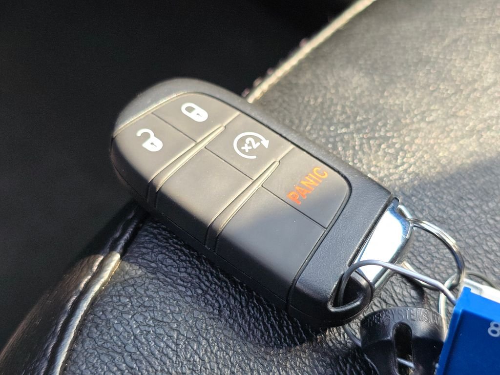 Used 2023 Black Jeep Latitude Lux image 36