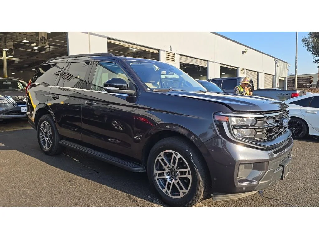 Used 2025 Dark Matter Gray Metallic Ford Active image 2