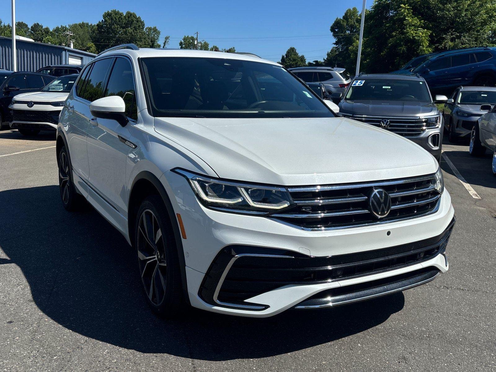 Used 2022  Volkswagen SEL R-Line image 7