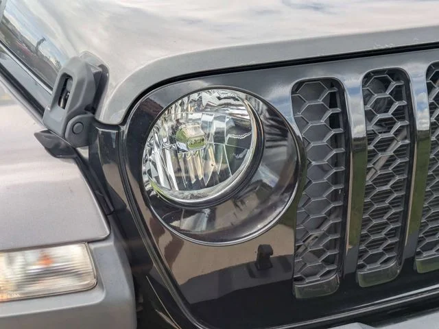 Used 2021 Crystal Metallic Jeep Willys image 9