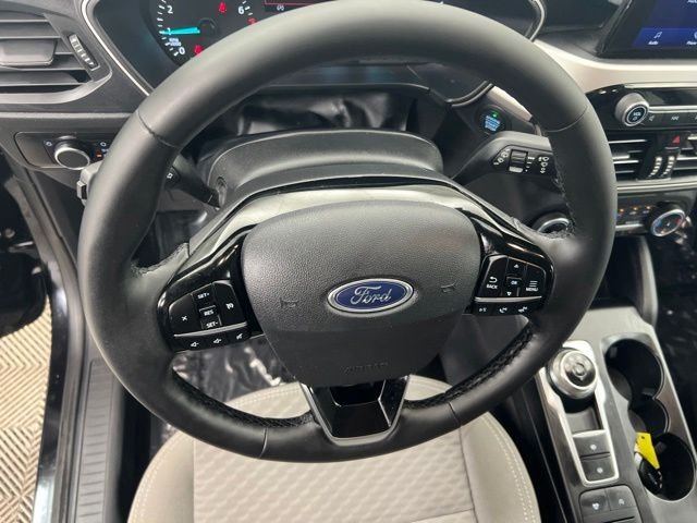 Used 2022 Black Ford SE image 20