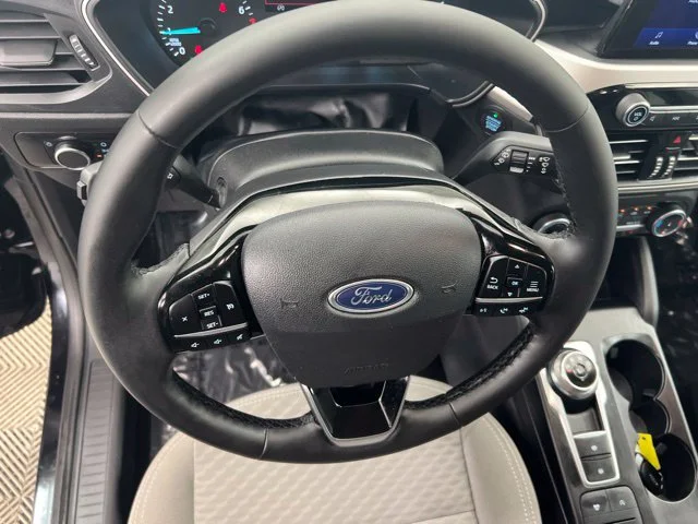 Used 2022 Black Ford SE image 20