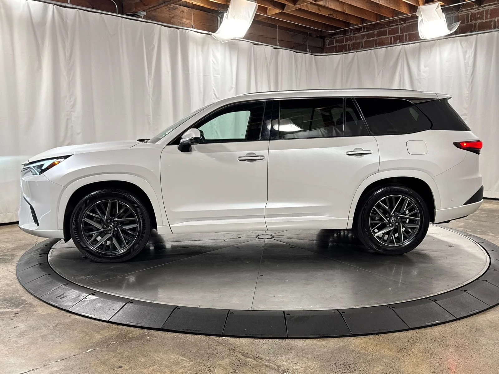 Used 2024 Wind Chill Pearl Lexus 350 Premium image 8