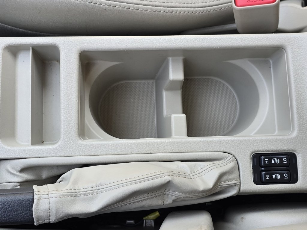Used 2014 Satin White Pearl Subaru Limited image 31