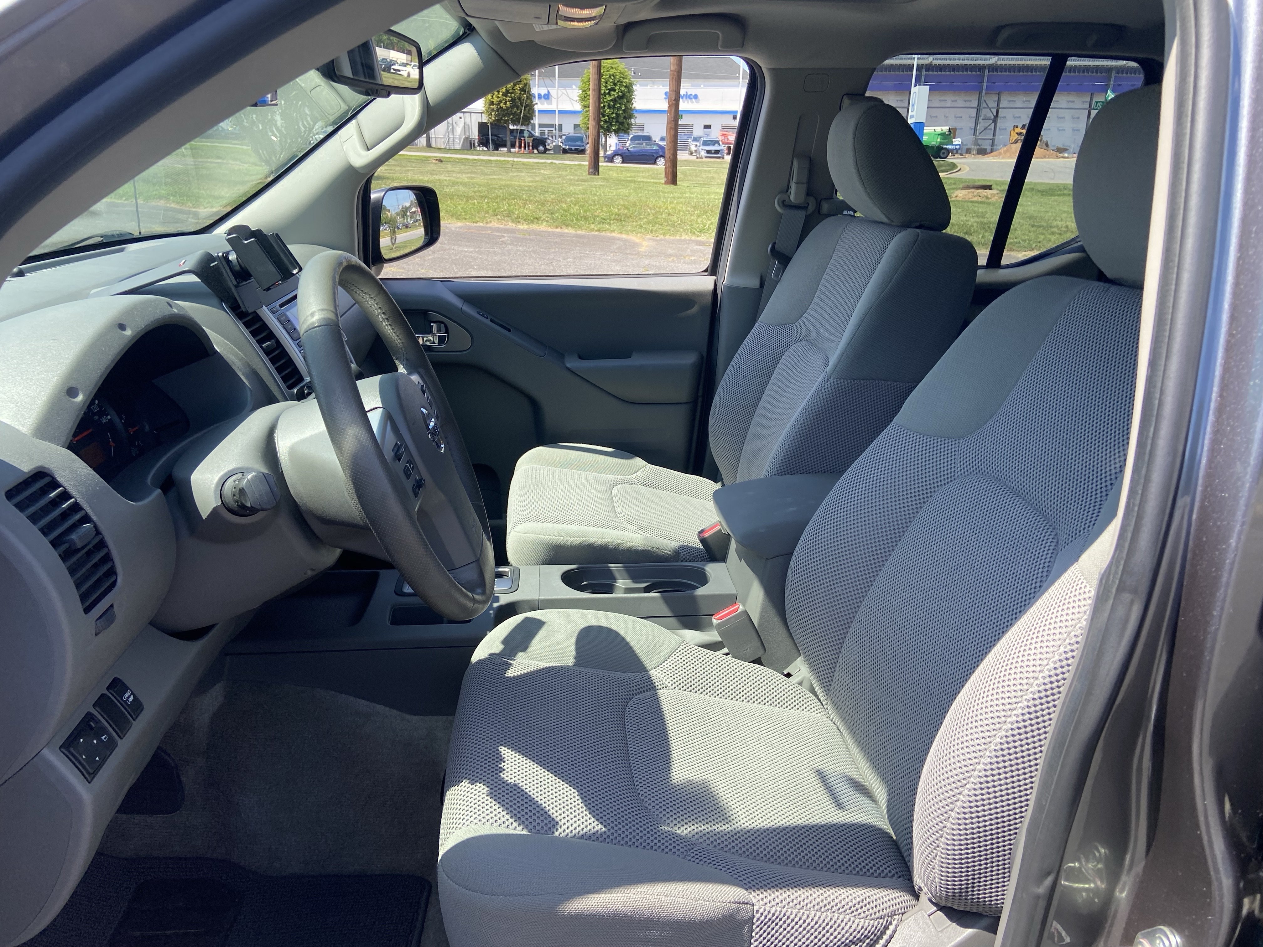 Used 2018 Gun Metallic Nissan SV V6 image 11