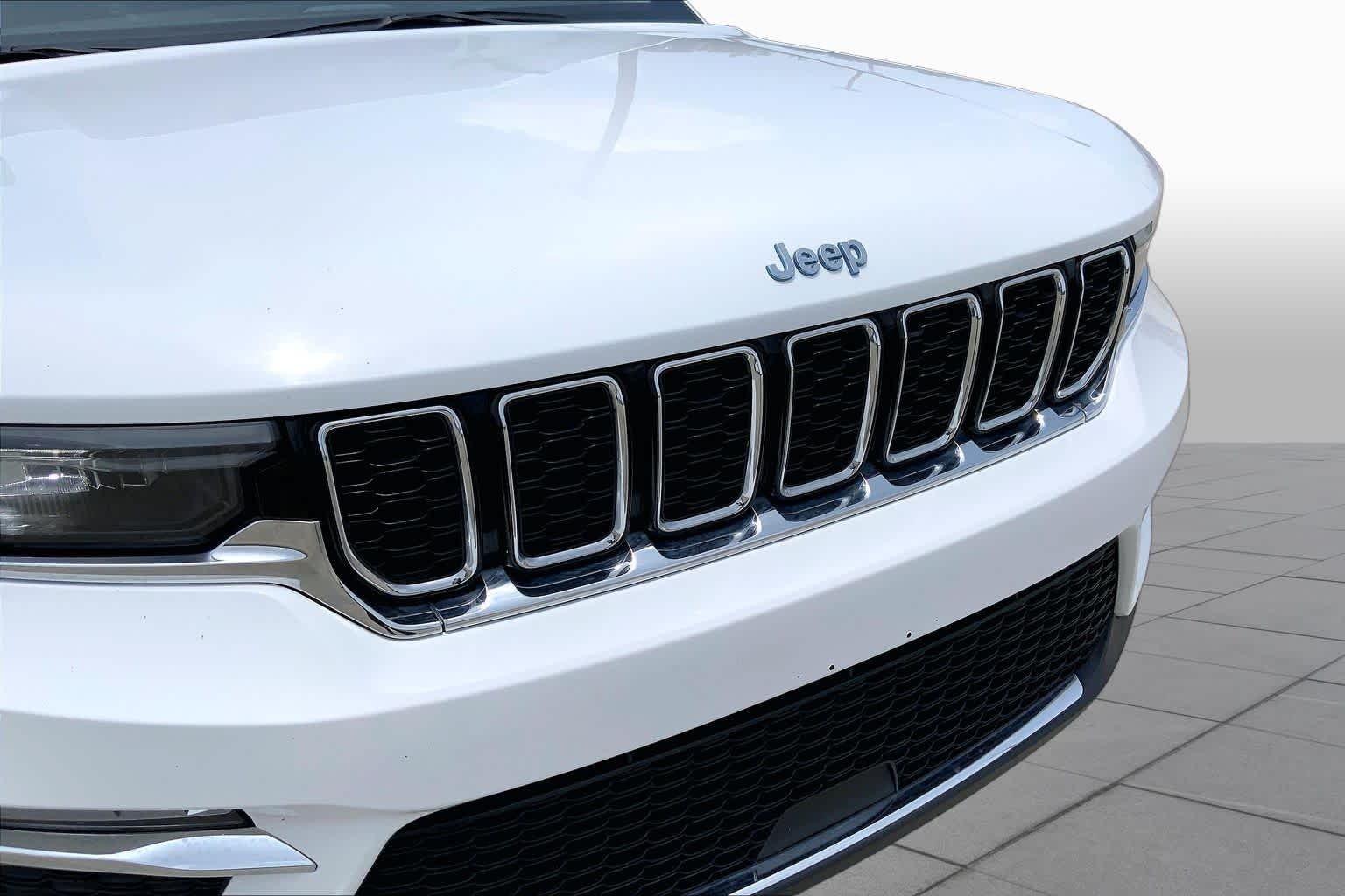 Used 2024 Bright White Clearcoat Jeep  image 30