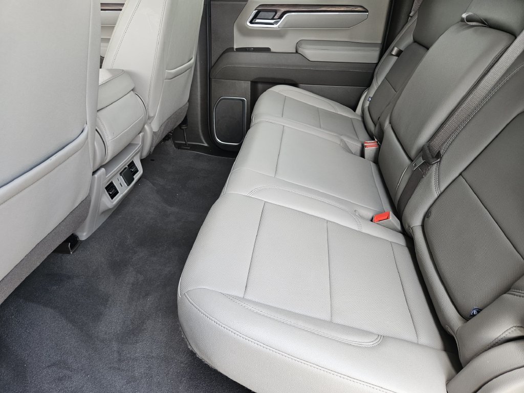 Used 2025 White GMC SLT image 29