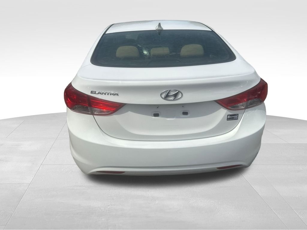 Used 2013 White Hyundai GLS image 19