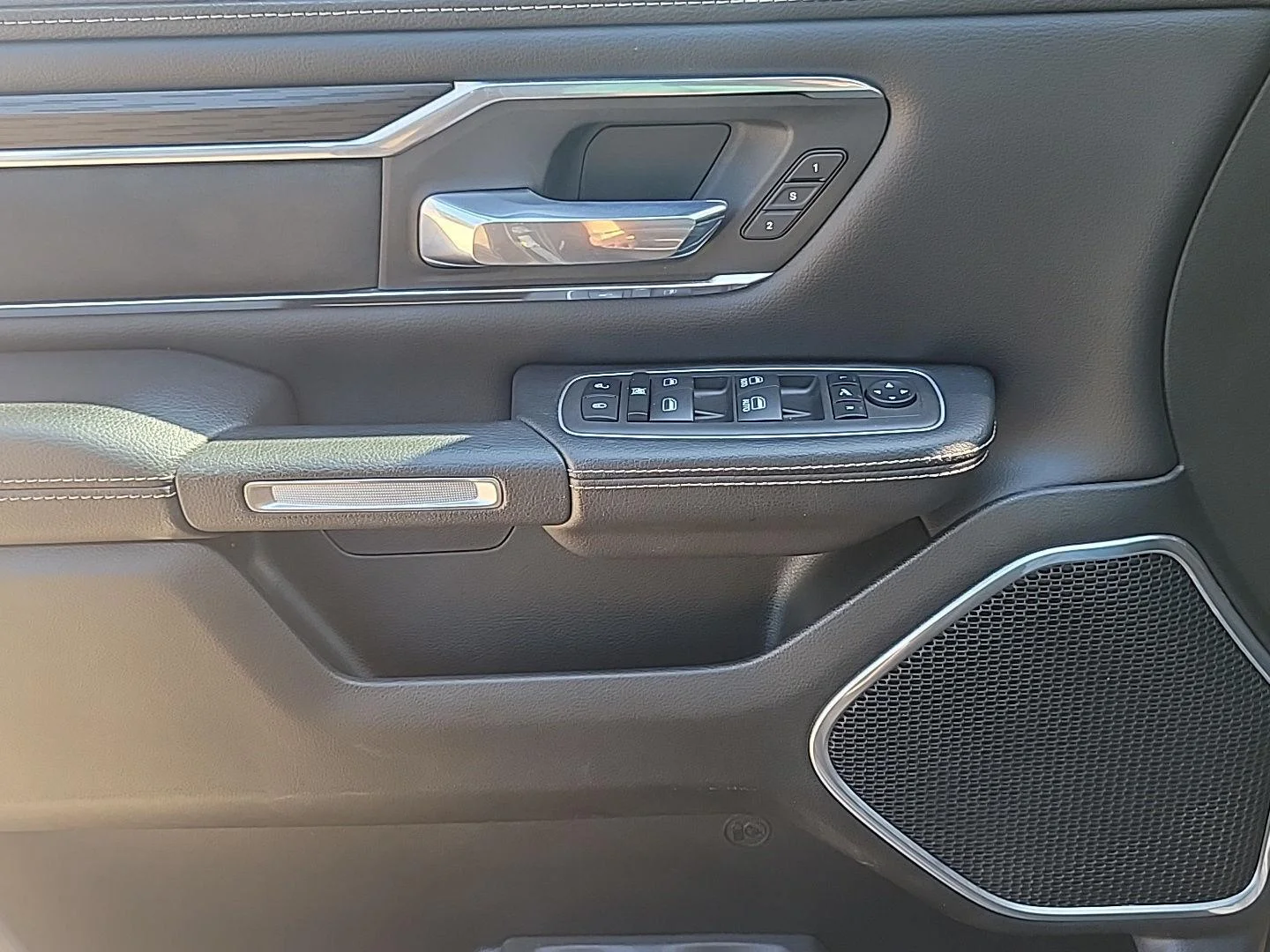 Used 2023 Granite Crystal Metallic Clearcoat Ram Laramie image 10