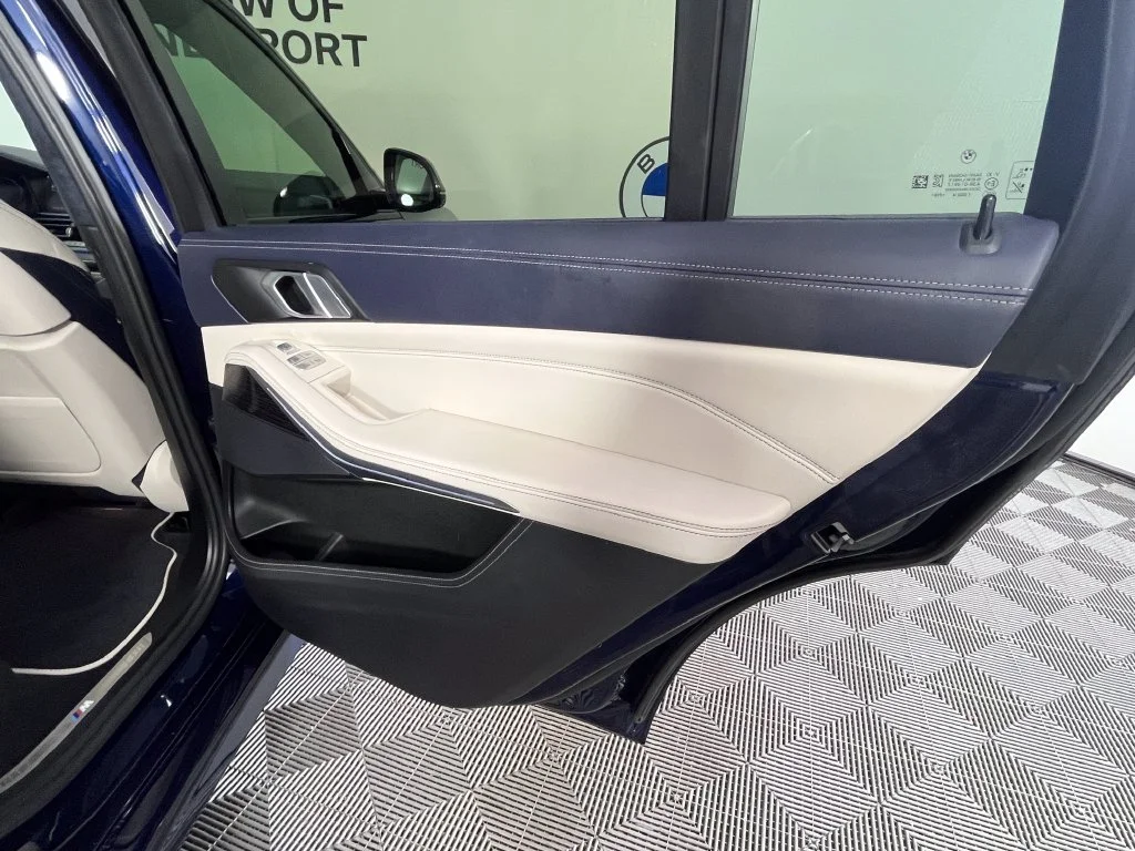Used 2021 Blue BMW xDrive40i image 28
