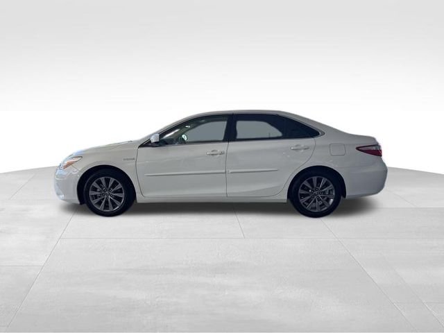Used 2017 White Toyota XLE image 4