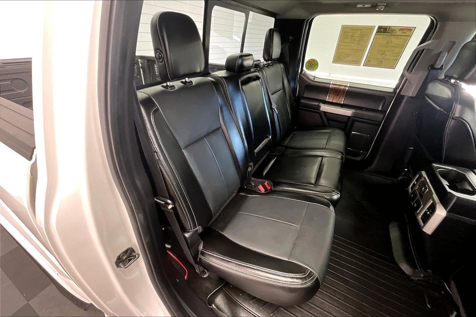Used 2018 White Platinum Metallic Tri-Coat Ford LARIAT image 14