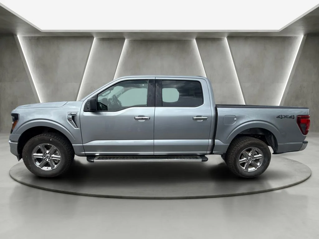 Used 2025 Silver Ford XLT image 4
