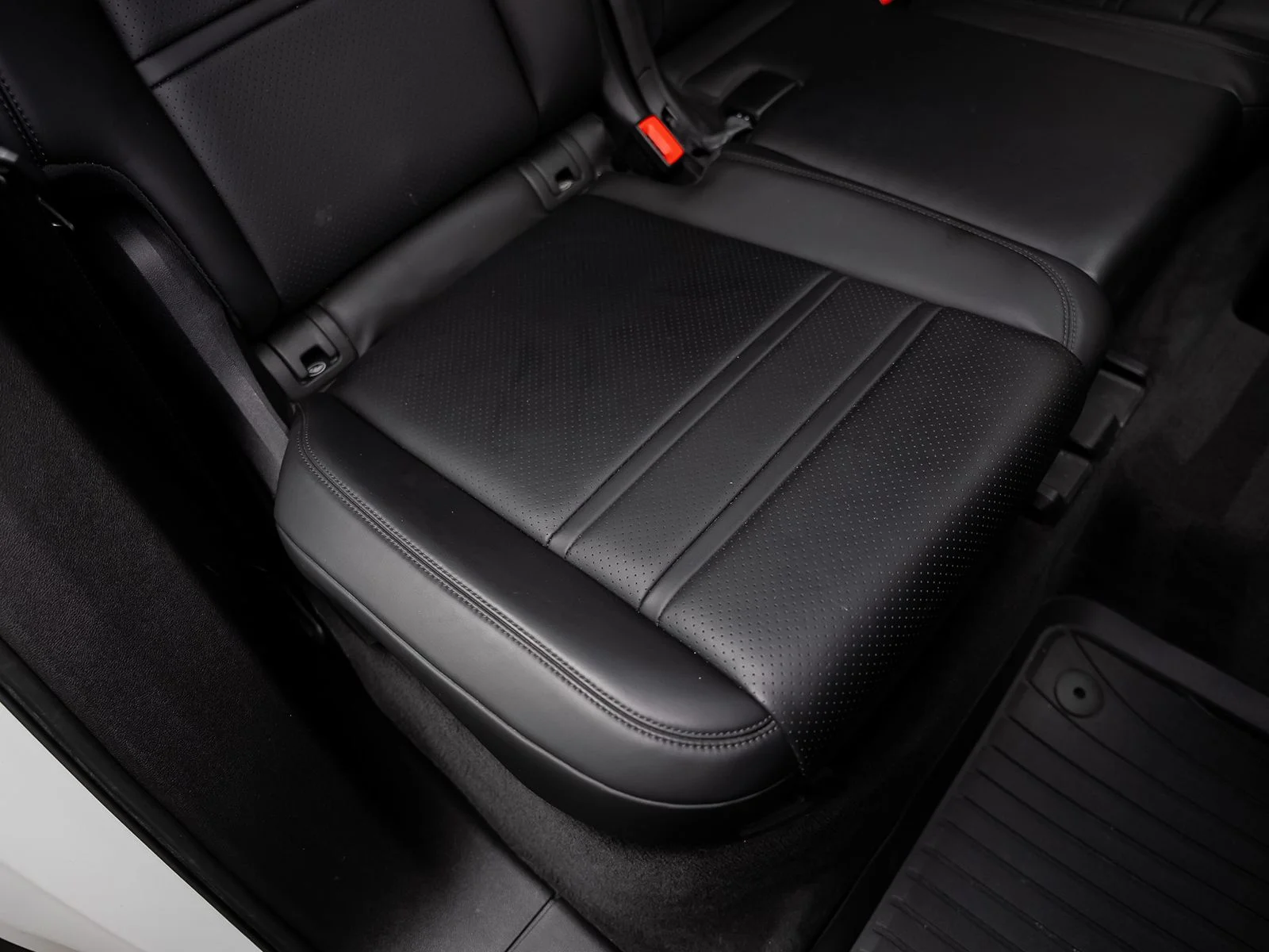 Used 2019 White Porsche Base image 36